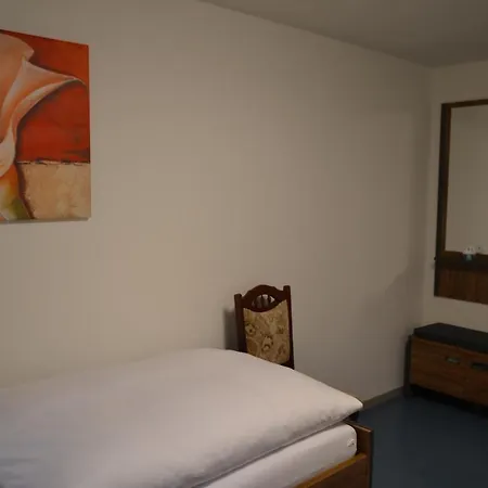 Monteurenwohnung Im Untergeschoss Mit Tageslicht *